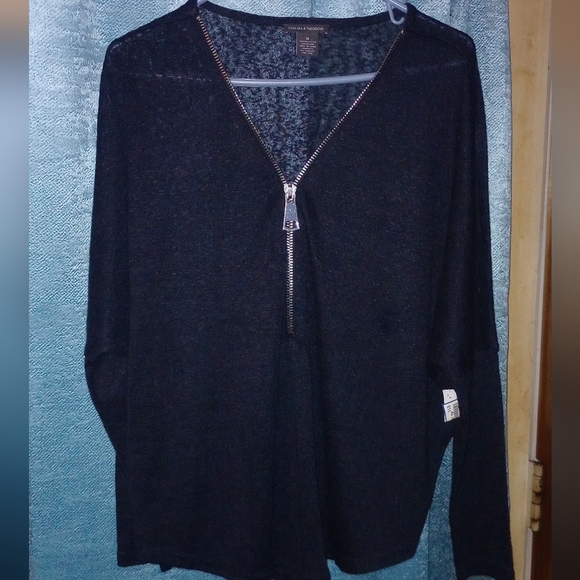 Chelsea & Theodore Tops - (Med.) Chelsea & Theodore Long Sleeve Zipper Top